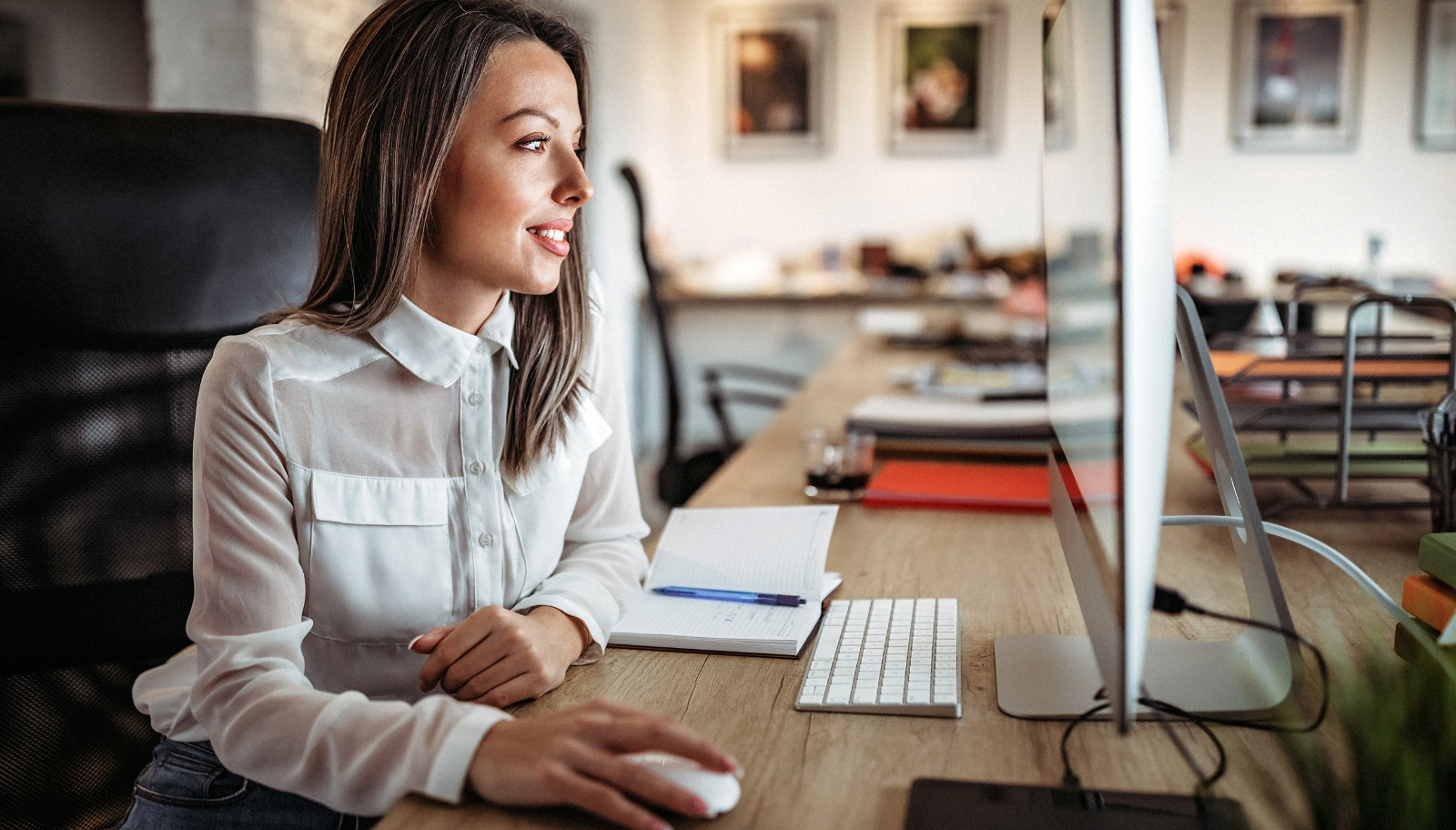 ActionNotes automatically synchronizing meeting notes, contacts, and follow-up tasks with Salesforce CRM.